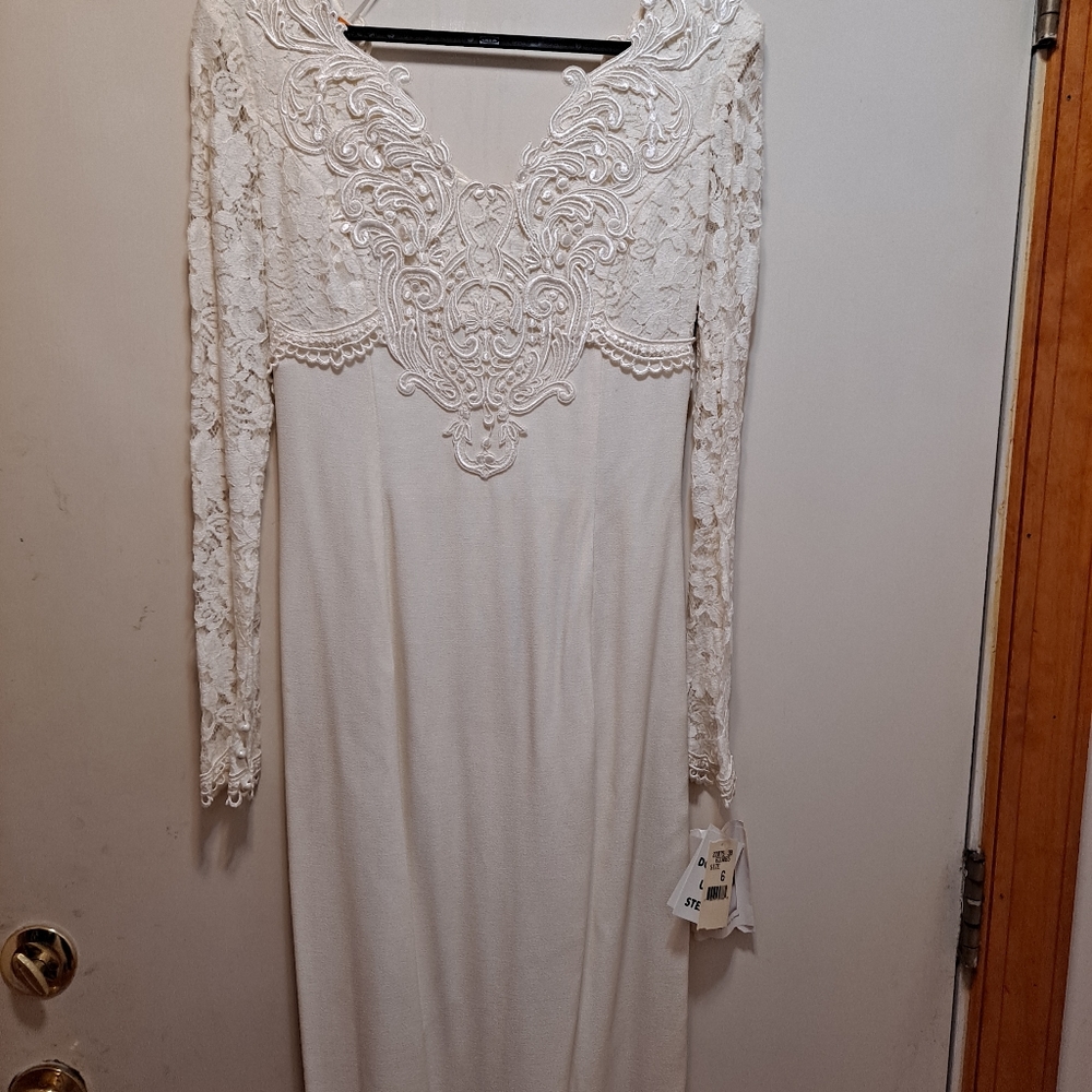 Jessica McClintock lace trim and sleeves bridal dress size 6